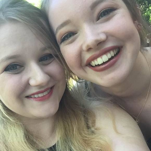 Meet your Posher, Laura - Picture 1 of 1